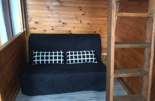Arette Apartment | Studio for 4 with elevator, free parking, and direct access to slopes