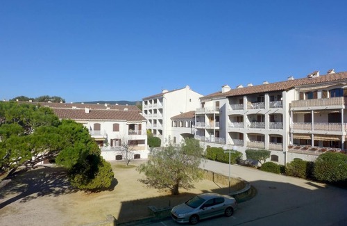 Les Lecques Apartment | Studio 37m - The beach 6 minutes walk - private parking - comfortable. Calm.