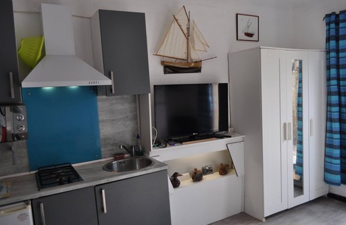 Saint-Laurent-d'Aigouze Apartment | Studio + cabin with patio