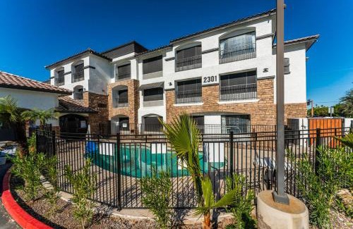 Tempe Apartment | Studio Full Kitchen Tempe Studio w pool, jacuzzi, gym perfect location No Pets allowed please