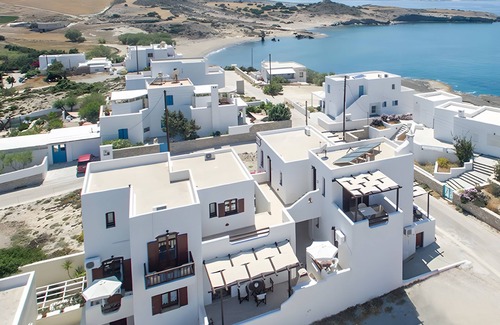 Pachena Apartment | Studio 'Galateia' with Private Terrace, Wi-Fi and Air Conditioning