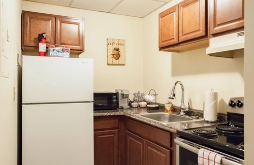 Downtown Apartment | Studio getaway right by Yale - EXPERTLY SANITIZED