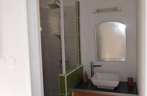 L'Autre-Bord Apartment | Studio HIBISCUS sea view