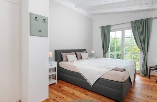 Werder House | Studio house on the island of Werder, garden with terrace, free WiFi, Netflix