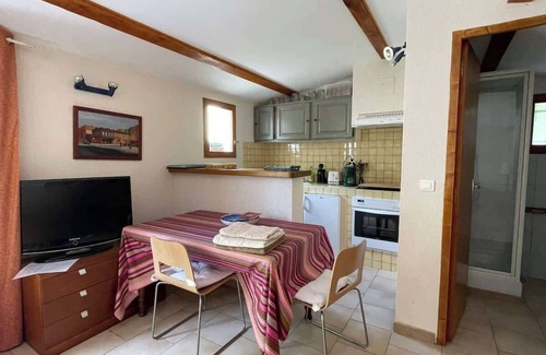 Cabrieres-d'Avignon Apartment | Studio Ideal for guaranteed special moments