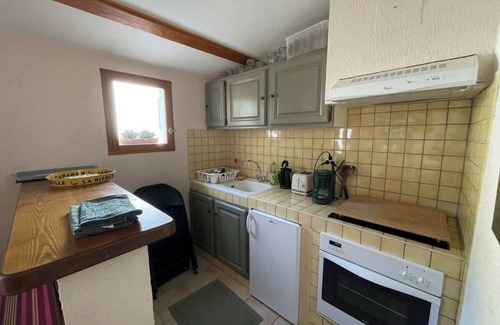 Cabrieres-d'Avignon Apartment | Studio Ideal for guaranteed special moments