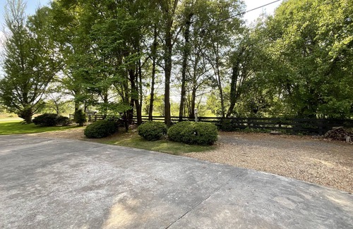 Perry Apartment | Studio: Ideal for traveling nurse, gov’t contractor, Ag Center, Guardian Center