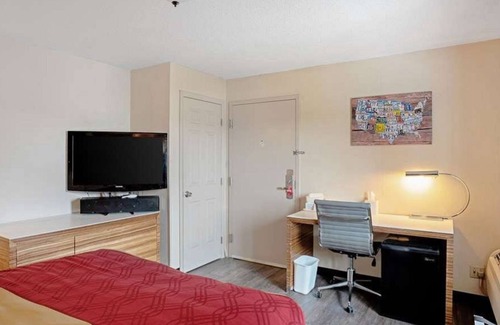 Clinton Apartment | Studio in Clinton, IA+ breakfast and cleaning INCLUDED!