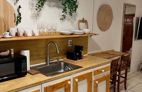 Little Havana Apartment | studio in delightful Miami with WiFi, AC