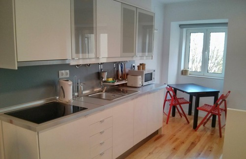 Santo Estevao Apartment | Studio in the Alley of Belo, located in a quiet street of Alfama. Registration number 579 / AL