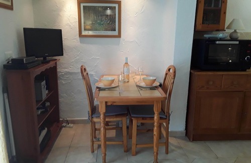 Lorgues Apartment | Studio in the heart of the countryside