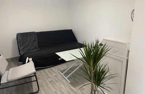 Menucourt House | Studio Indépendant Dans Maisonnette