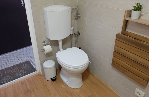 Olhao Apartment | Studio independent room, with air conditioning, wi-fi and patio access