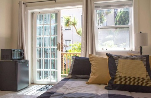 Russian Hill Apartment | Studio inside a world famous building