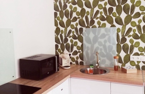 Le Creusot Apartment | Studio Jardint-Studio-Standard-Ensuite-Garden view