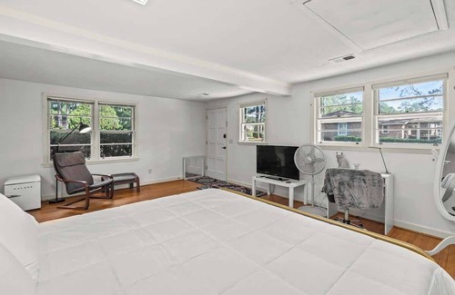 Forest Acres House | Studio, King, Fast Wi-Fi, Ring Camera, Smart TV