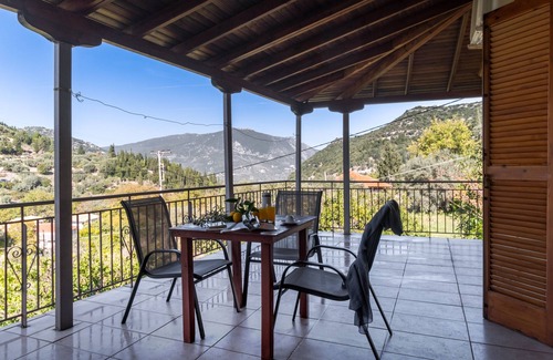 Lefkas Apartment | Studio "Krinos 3" with Mountain View, Garden & Wi-Fi