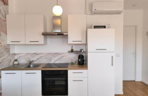 Sault-Brenaz Apartment | Studio l'éclat vue sur rhône , accès directe à la via rhona, clim