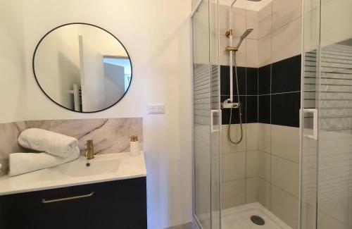 Sault-Brenaz Apartment | Studio l'éclat vue sur rhône , accès directe à la via rhona, clim