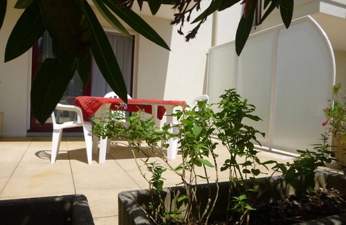 La Rochelle Apartment | STUDIO LA ROCHELLE TERRACE WITH POOL VIEW, PARKING, NEAR MINIMES BEACH