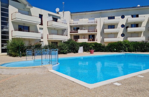 La Rochelle Apartment | STUDIO LA ROCHELLE TERRACE WITH POOL VIEW, PARKING, NEAR MINIMES BEACH