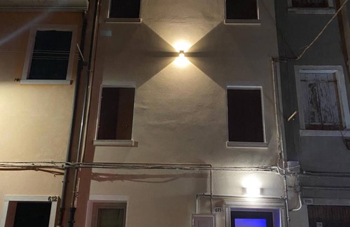 Chioggia Apartment | Studio 'Laguna Blu' with Shared Terrace, Wi-Fi and Air Conditioning