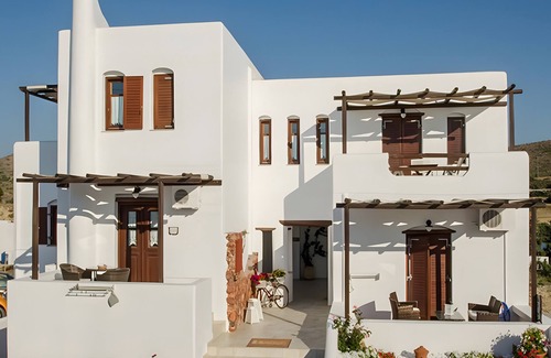 Pachena Apartment | Studio 'Laomedeia' with Shared Garden, Wi-Fi and Air Conditioning