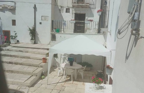 Monte Sant'Angelo Apartment | Studio 'Le Antiche Mansioni 1' with Air Conditioning