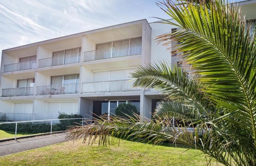 Quiberon Apartment | Studio Le Goulvars by Interhome