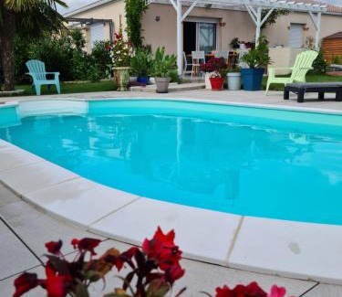 Les Epesses Apartment | Studio Le Pavachon, piscine familiale chauffée - à 3 min du Puy du Fou Les Epesses