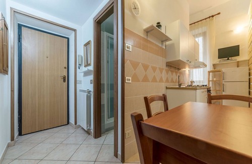 Esquilino Apartment | Studio located on the fourth floor of a renovated period building with a lift (not suitable for the disabled).In approximately 40 square meters of space, it comfortably accommodates 3 people.In a few minutes you can walk to the Colosseum, the Basilica of