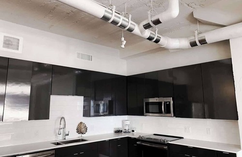 Downtown Dallas Apartment | Studio Loft D/T w/a King Bed in Desired Area - F