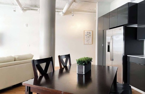 Downtown Dallas Apartment | Studio Loft D/T w/a King Bed in Desired Area - F