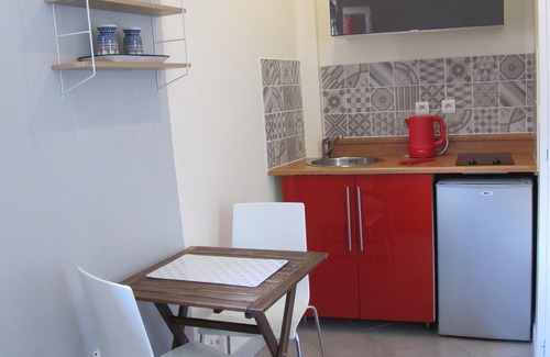 Bagnolet Bed & Breakfast | Studio/Maison D'hôte Avec Cour Extérieure aux Portes de Paris
