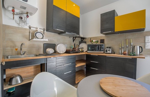 Le Beausset Apartment | Studio "Marrakech" Private Jacuzzi