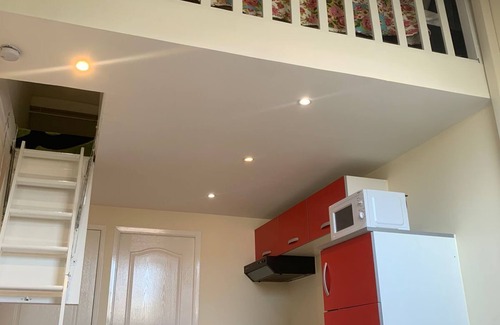 Limay Bed & Breakfast | Studio Meublé Avec une Mezzanine Dans une Maison