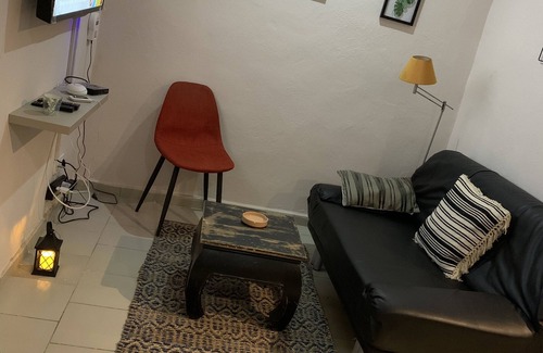 Yaounde Apartment | Studio Meublé Situé à Bastos en Bordure de Route