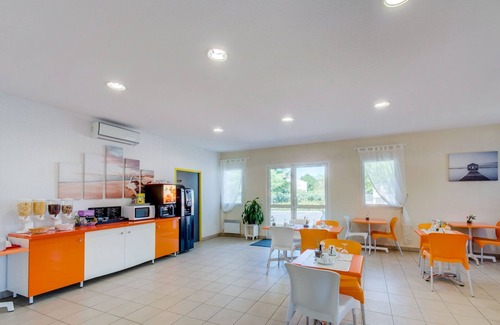 Colombiers Apartment | Studio Mezzanine accès Piscine Extérieure