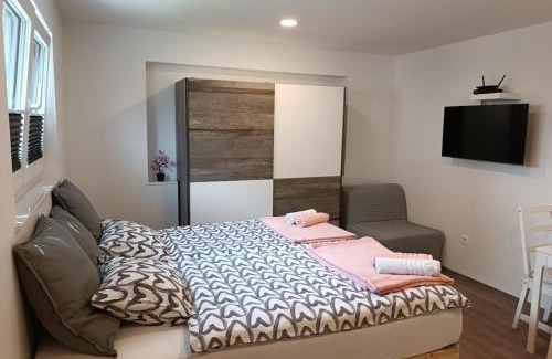 Bled Apartment | Studio Mici