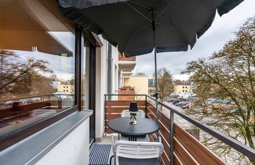 Munchen District Apartment | Studio ‘Namibia’ with balcony, parking space in front of the house and Wi-Fi
