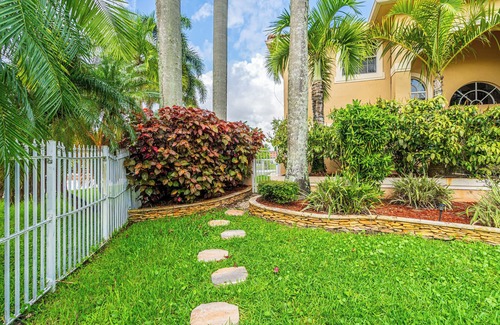 SilverLakes Apartment | Studio near hospitals, restaurants and malls