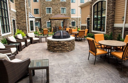 Lexington Apartment | Studio Near U of Kentucky. Free Breakfast. Pool. Gym.