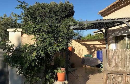 Saint-Maximin House | Studio near Uzès in a quiet cartier ready the garlic