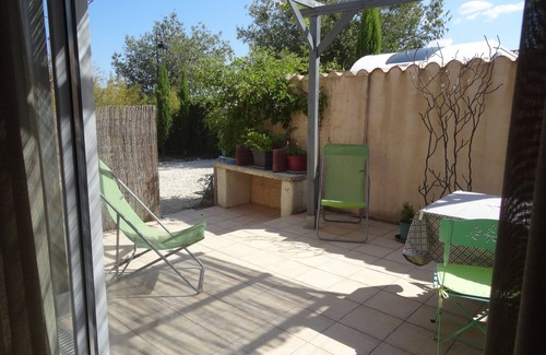 Saint-Maximin House | Studio near Uzès in a quiet cartier ready the garlic
