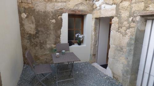 Fontenay-le-Comte Apartment | Studio Neuf avec courette privative