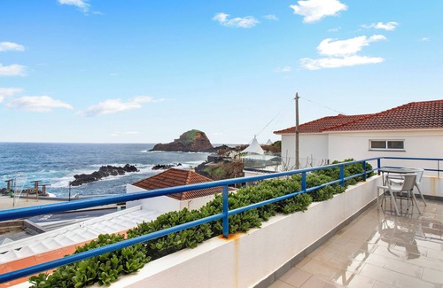 Porto Moniz Apartment | Studio 'Ninho Gaivota' with Breathtaking Sea View, A/C, Wi-Fi & Balcony