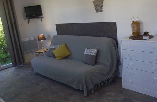 Roz-sur-Couesnon Apartment | Studio on land "Countryside at the foot of MT ST MICHEL"