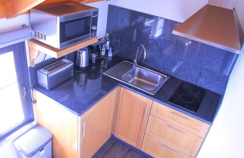 Paul do Mar Apartment | Studio One | Ocean View | Perfect Budget Couple's Retreat with Free WIFI