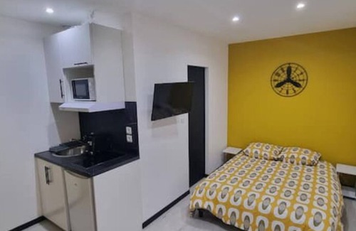 Saint-Quentin Apartment | Studio Orchidée, Tout Confort, Rénové