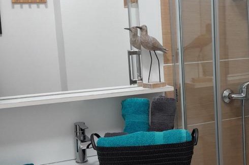 Port Apartment | Studio plage, vue mer et dragon, garage pour moto
